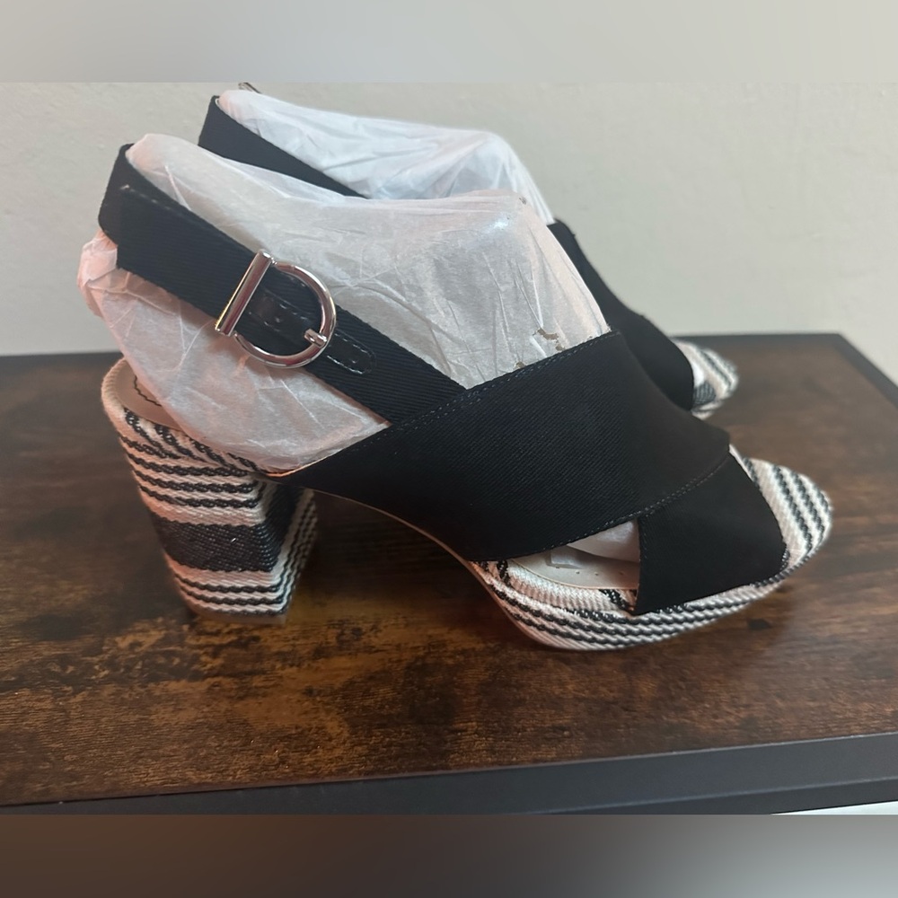 NIB Life Stride Black and White Wedge Sandals